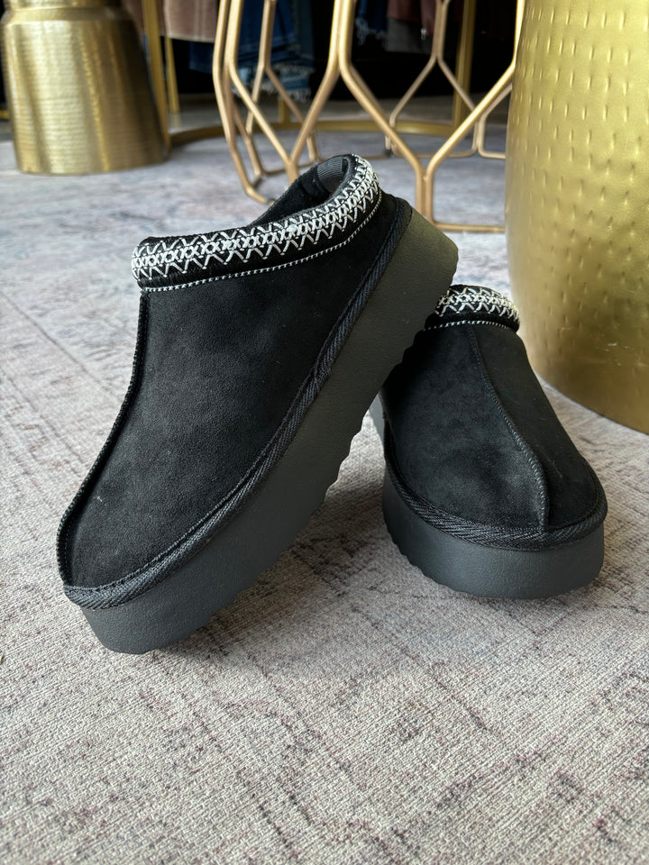 YNDIGO Faux Suede Platform