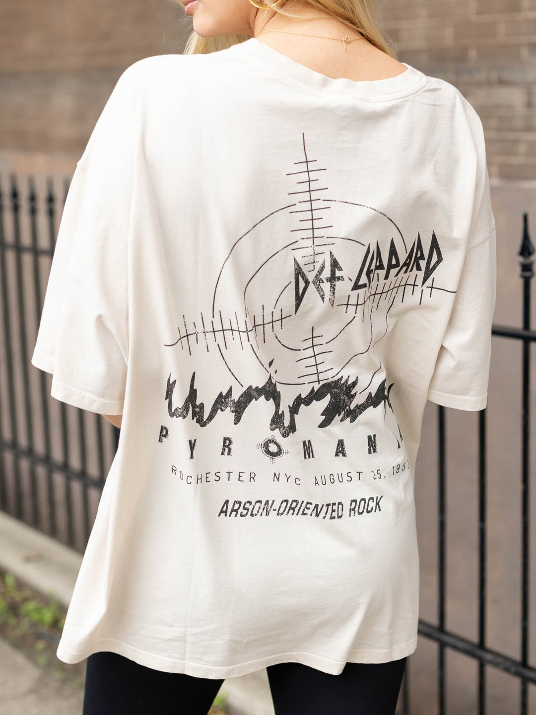 Daydreamer Def Leppard Sold Out 1983 One Size TeeScreen tees