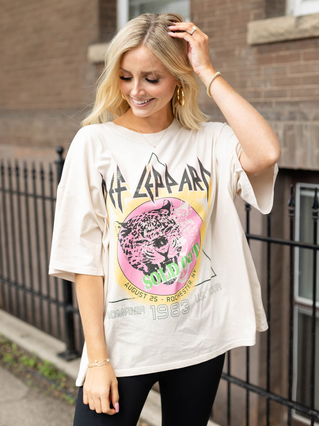 Daydreamer Def Leppard Sold Out 1983 One Size TeeScreen tees