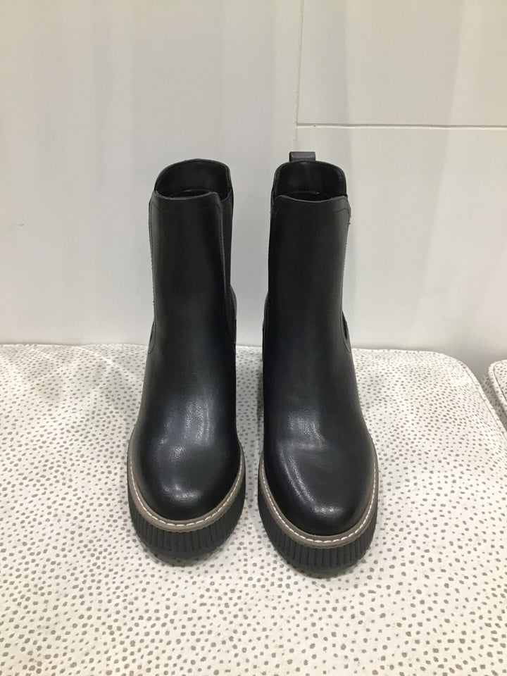 black chunky boot