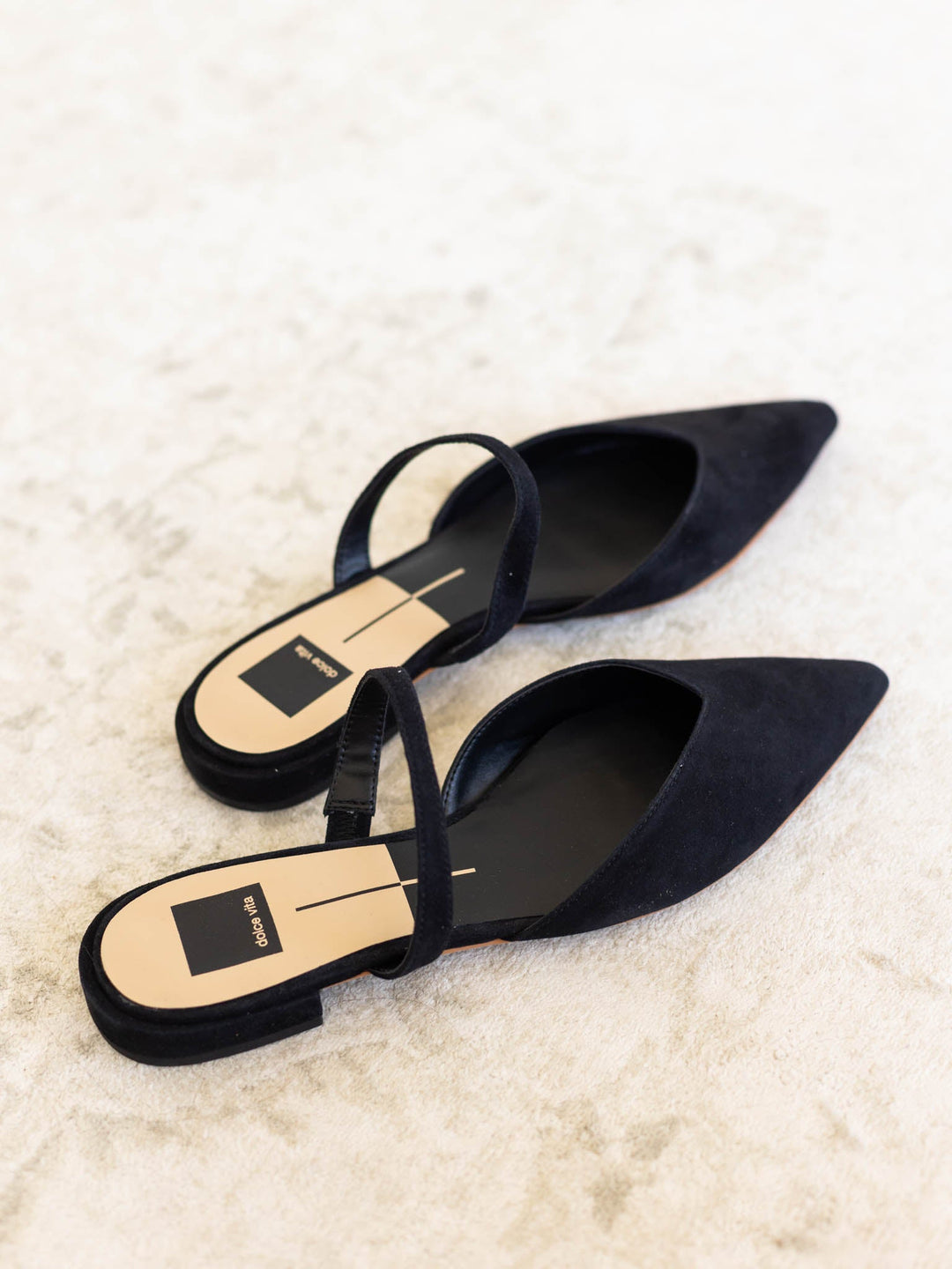 Dolce Vita Kanika Low Flat - BlackSandals