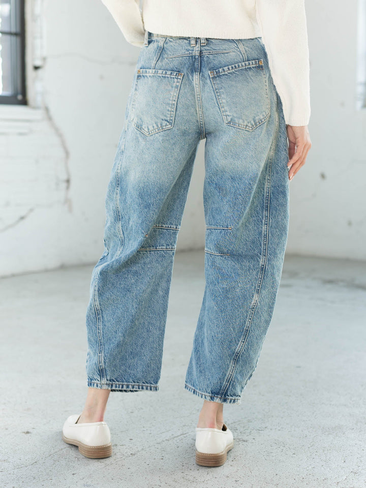 vintage wash barrel knee dart jeans