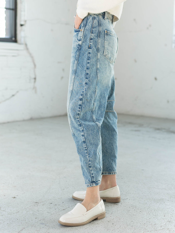 vintage wash barrel knee dart jeans