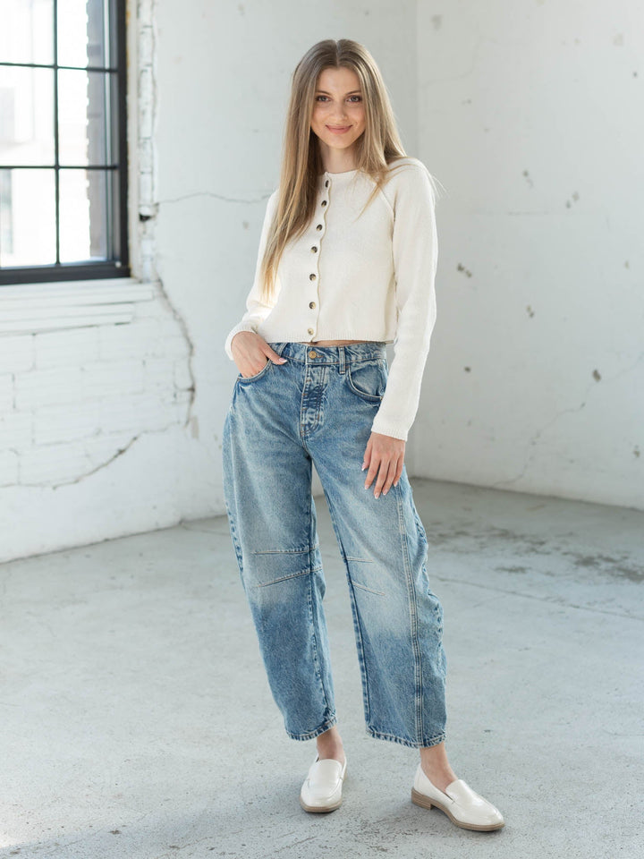 vintage wash barrel knee dart jeans