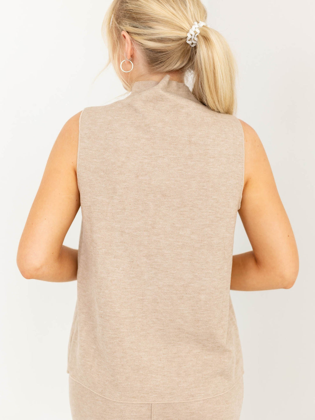 Sleeveless High Neck Seamed TankKnit tops