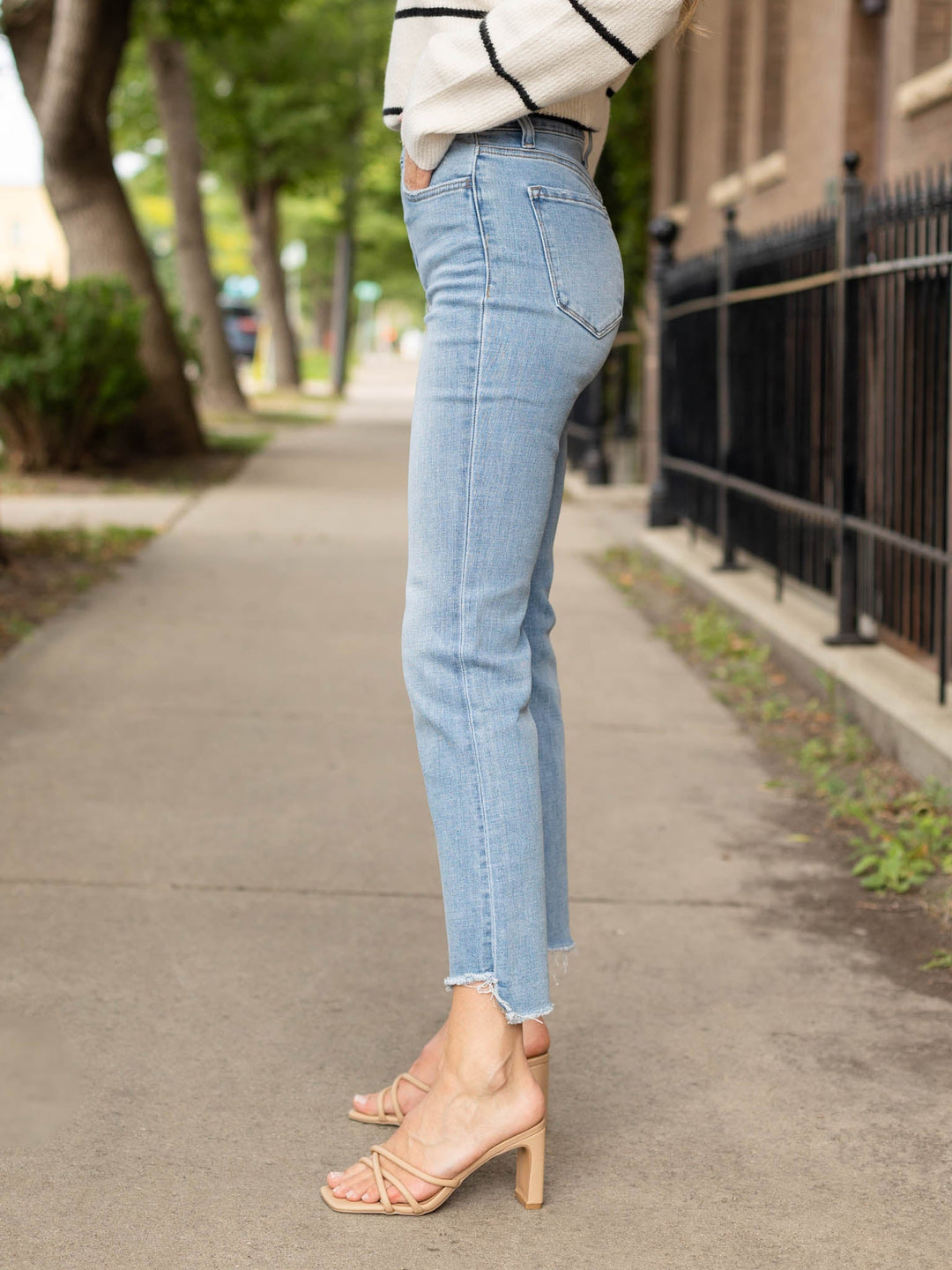 VERVET Striving High Rise Crop FlareDenim jeans