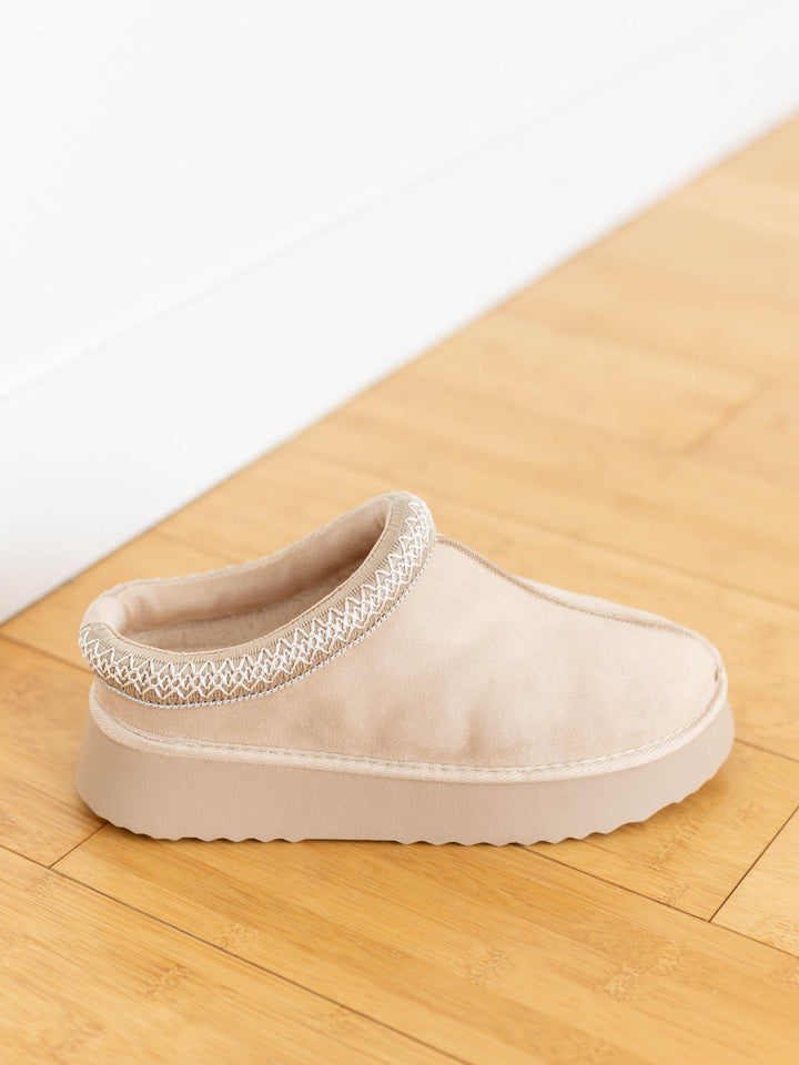 YNDIGO Faux Suede PlatformMules/Dressy Shoes