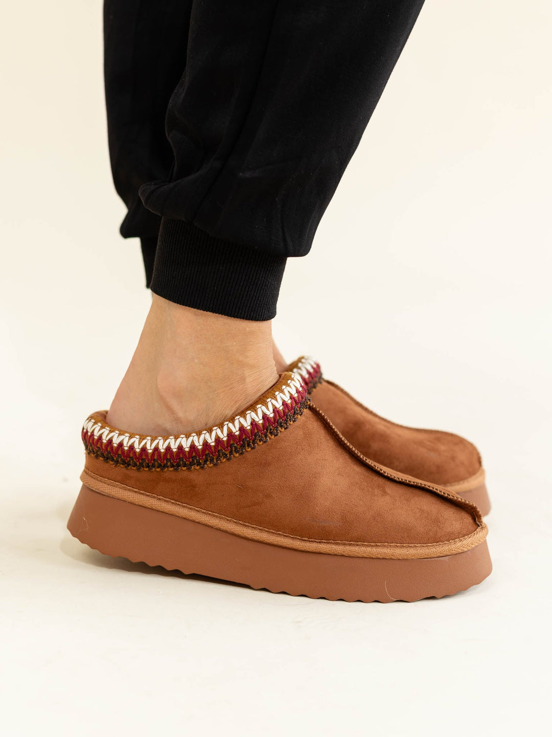 YNDIGO Faux Suede PlatformMules/Dressy Shoes